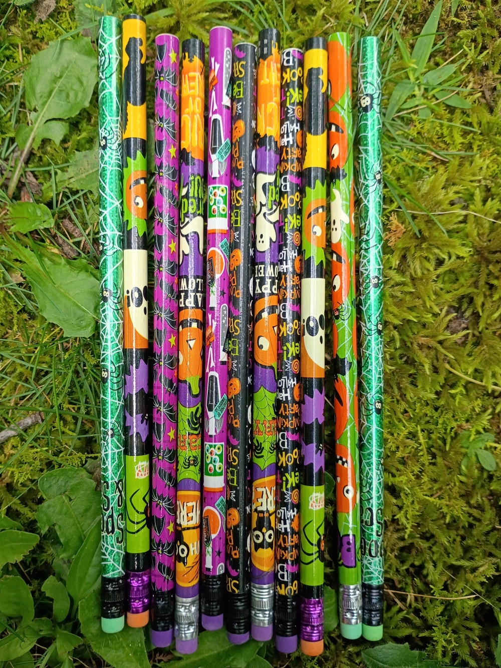 Lot of 11 Unused Unsharpened Halloween Pencils Bats Spiders Pumpkins